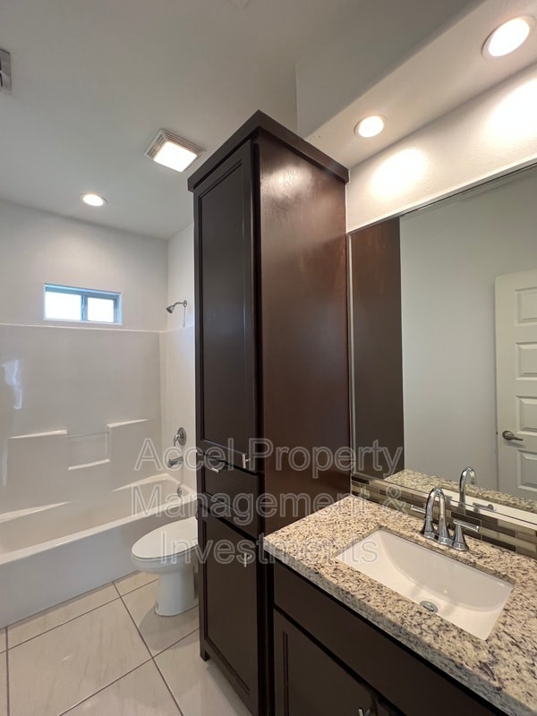 Building Photo - 214 Fig Dr