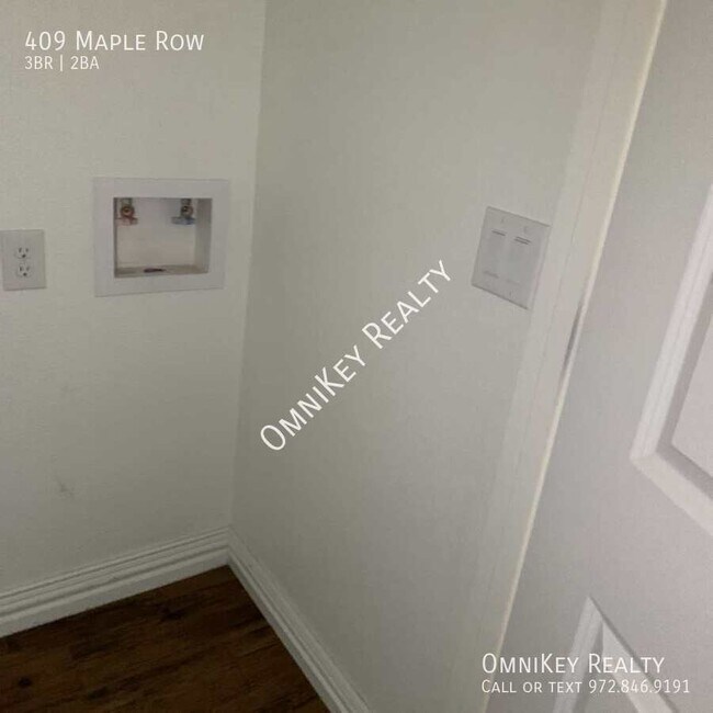 Building Photo - 409 Maple Row