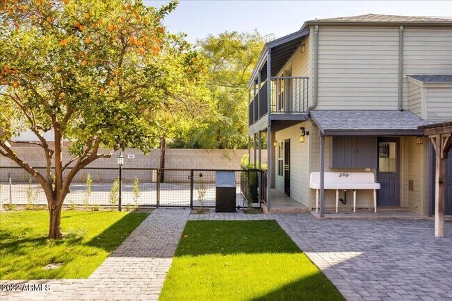 Building Photo - Luxury Living in Roosevelt Historic District!