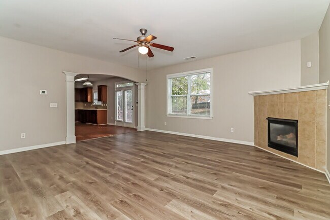 Building Photo - 227 Oakbridge Dr