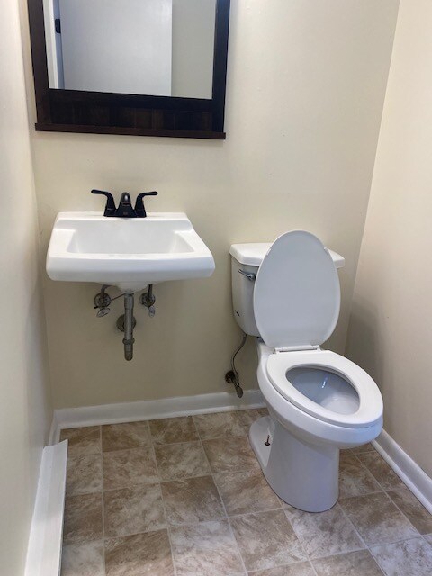 Building Photo - 220 Garland Dr