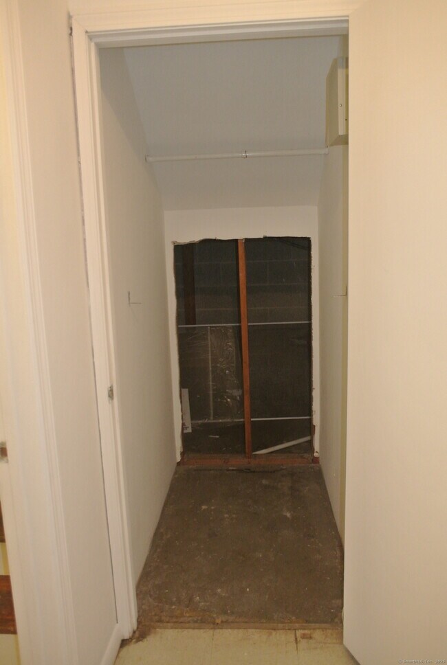 Building Photo - 130 Winchester Ave