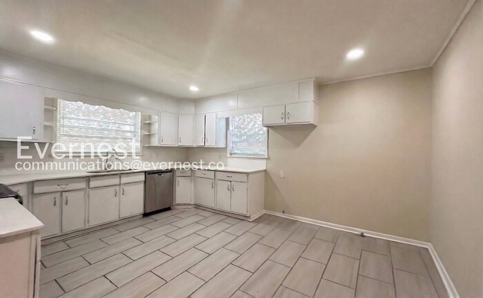 Building Photo - 2120 47th Place Ensley