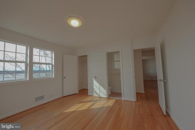 Building Photo - 9611 Potomac Dr