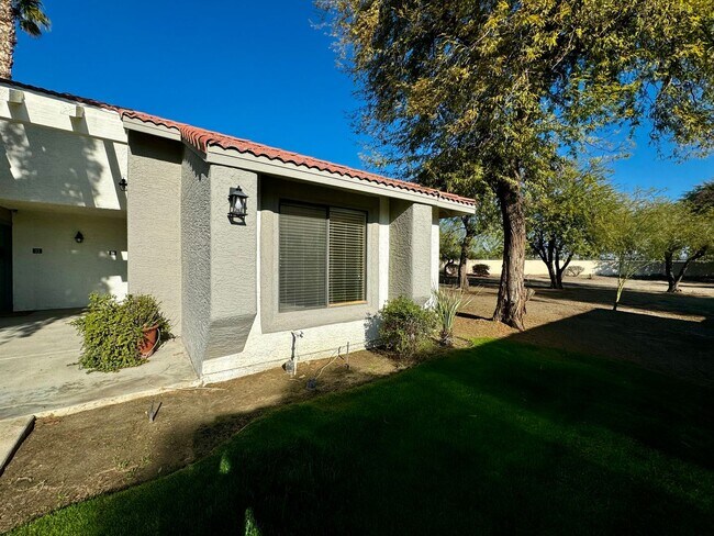 Building Photo - AVAILABLE NOW!! 1 Bed / 1 Bath Condo in Palm Lake in Palm Desert!