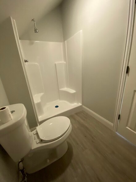 upstairs bath-shower - 158 Koloiki Ln