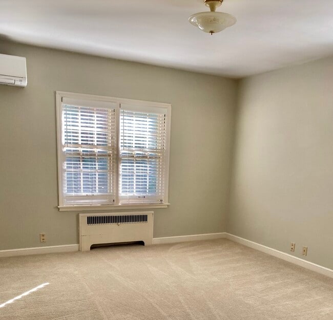 Bedroom - 824 S Monroe Ave