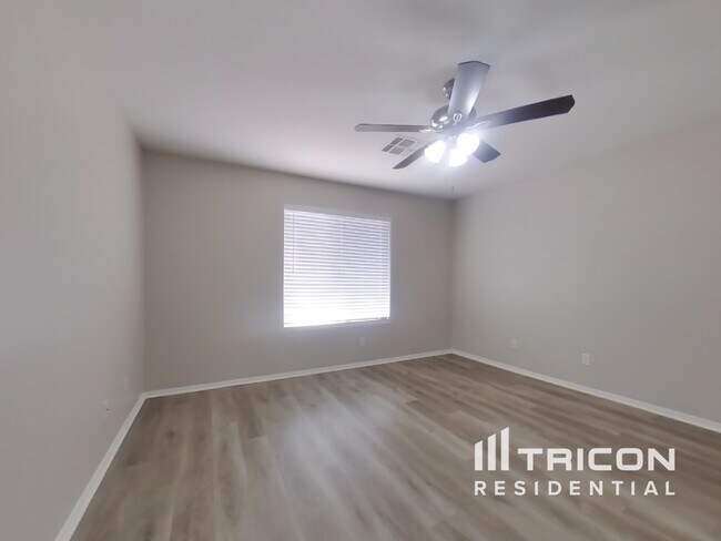 Building Photo - 13261 W Paradise Ln