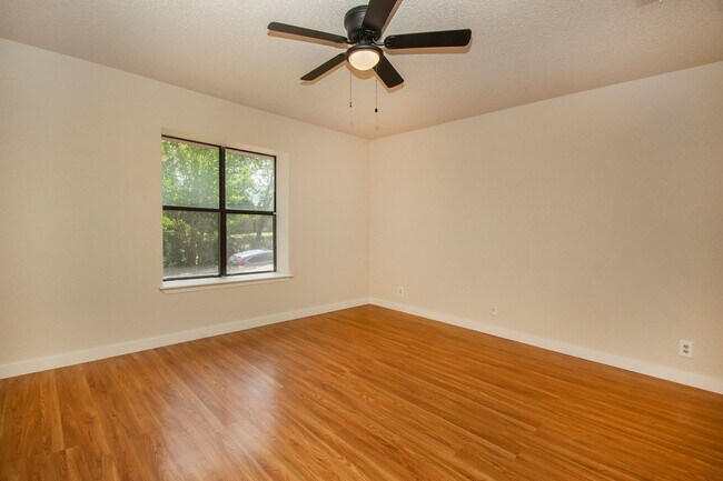 Building Photo - House for Lease in Denison Area - 3/2/2