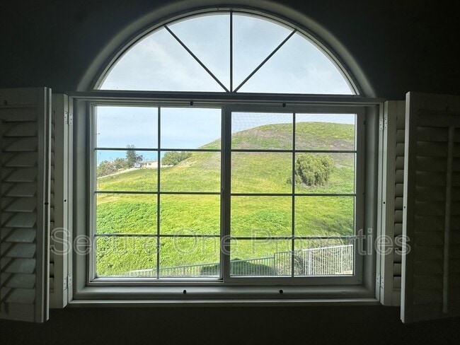 Building Photo - 379 Westlake Vista Ln