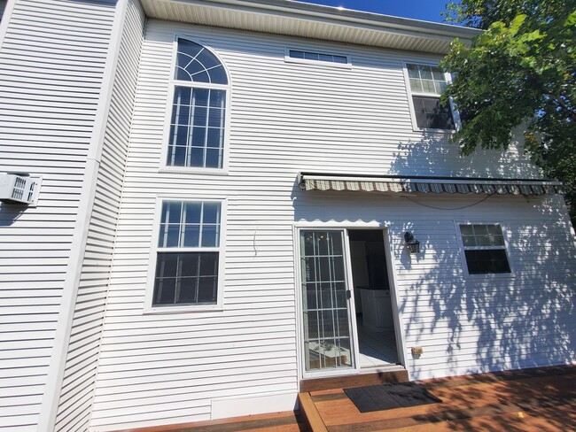 Building Photo - Waterfront! Spacious, updated, 4-bedroom &...