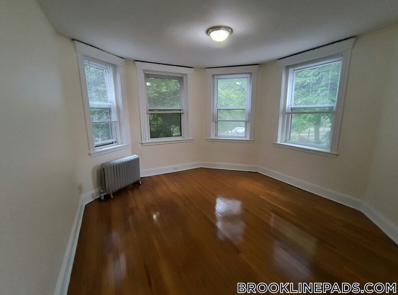 Building Photo - 360 Riverway