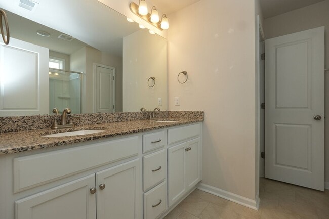 Building Photo - 3BR/2.5BA SFR with 1-car garage near Publix. Pets Allowed