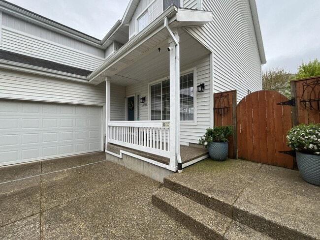 Building Photo - Elegant 5BR + Bonus Room Home with Bay Windows, Entertainment Room & Oversized Primary Retreat