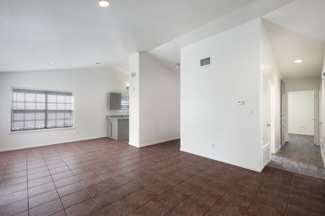 Building Photo - Academy-1104
