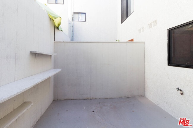 Building Photo - 301 W Loraine St