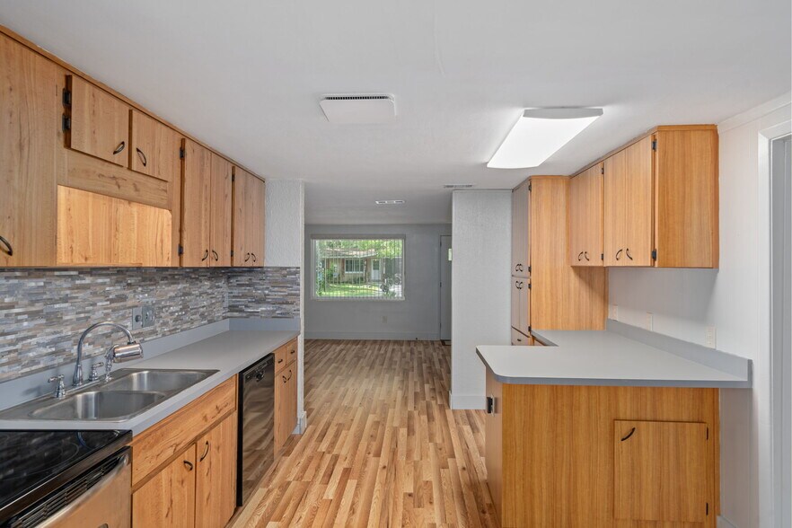Building Photo - 5269 S James Ter