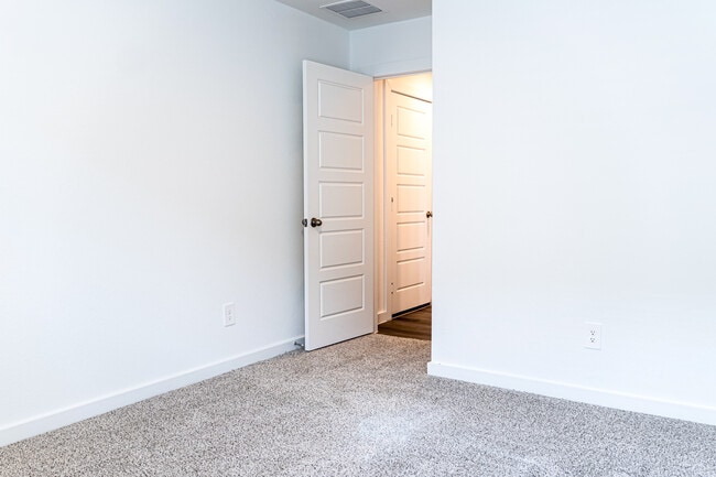 Building Photo - 1123 Sommerville Dr