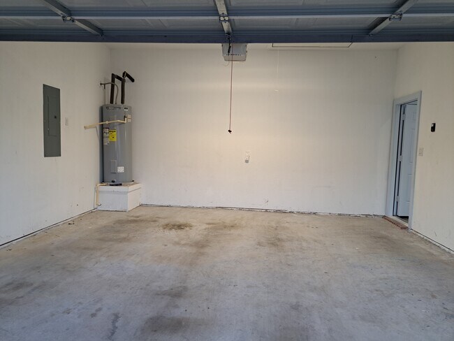 Building Photo - 3235 Noor St