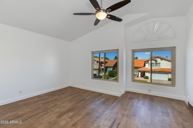 Building Photo - 2119 E New Bedford Dr