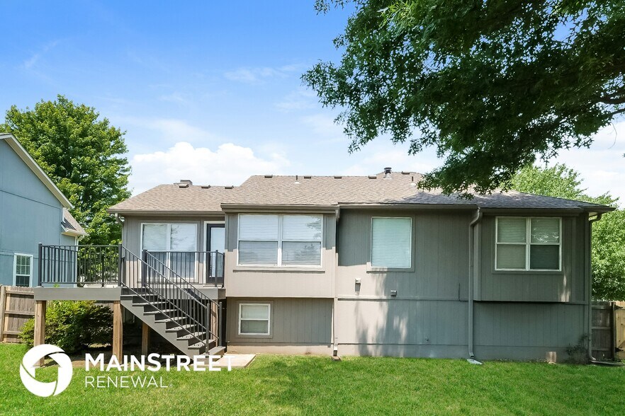 Building Photo - 2121 SE 7th St