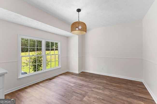 Building Photo - 223 Pinehaven Dr