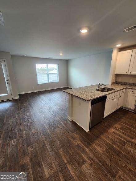 Building Photo - 214 Coneflower Rd