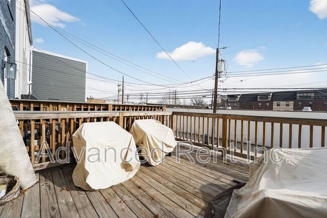 Building Photo - 611 Grundy St