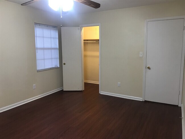 Building Photo - 2506 Waldemar Ln