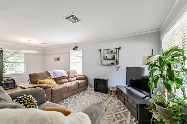 Building Photo - 10414 Woodwind Dr