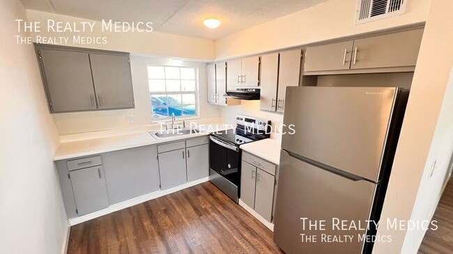 Building Photo - 1400 Eudora Rd