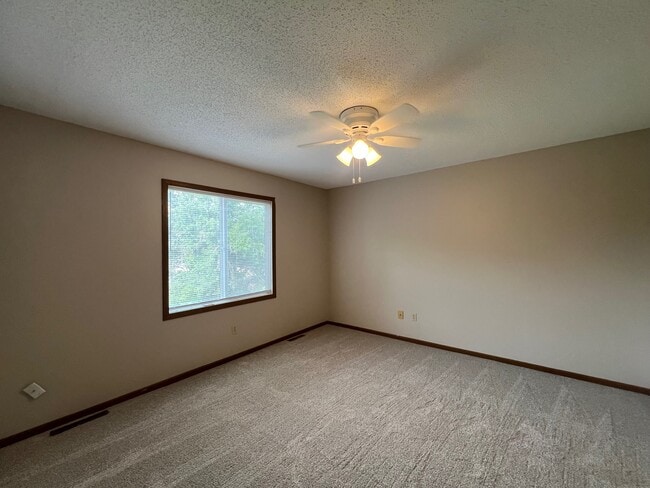 Building Photo - 9613 Dennis Dr