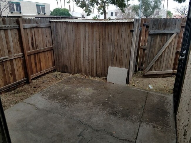 Building Photo - 6046 W Townley Ave