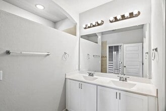 Building Photo - 22139 Approach