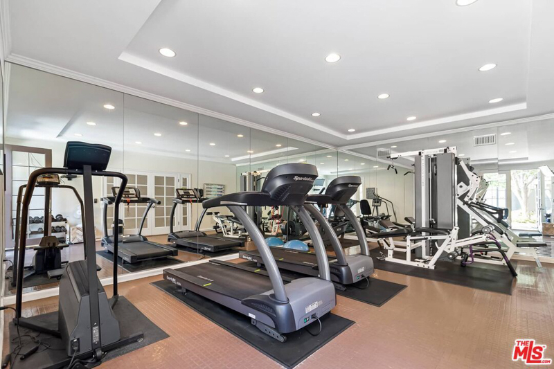 Fitness room - 8455 Fountain Ave