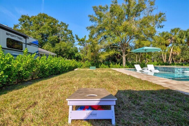 Building Photo - 2641 Hyde Park St