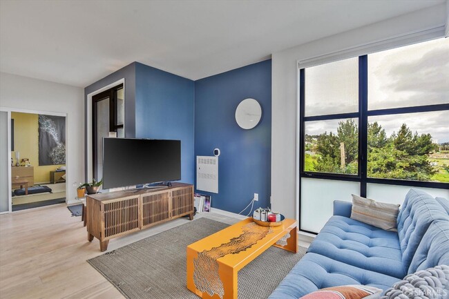 Building Photo - 451 Donahue St