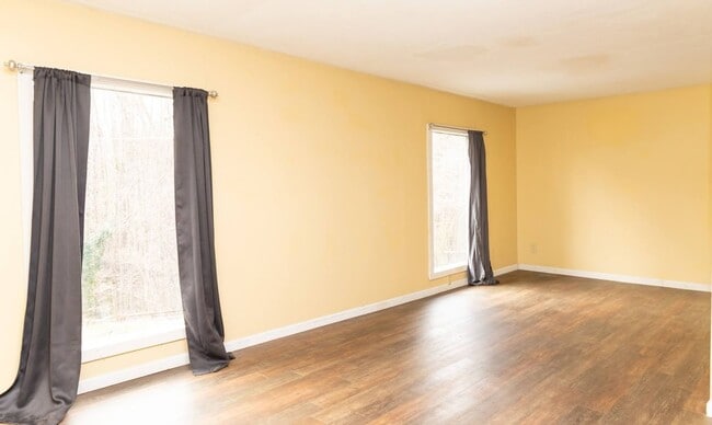 Building Photo - Budget Friendly!!