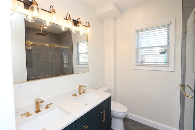 Building Photo - 14-16-16 Harriet St