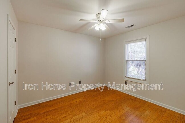 Building Photo - 160 Cedar Rock Trace