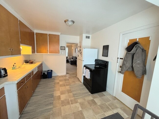 Building Photo - 8505 W Center St