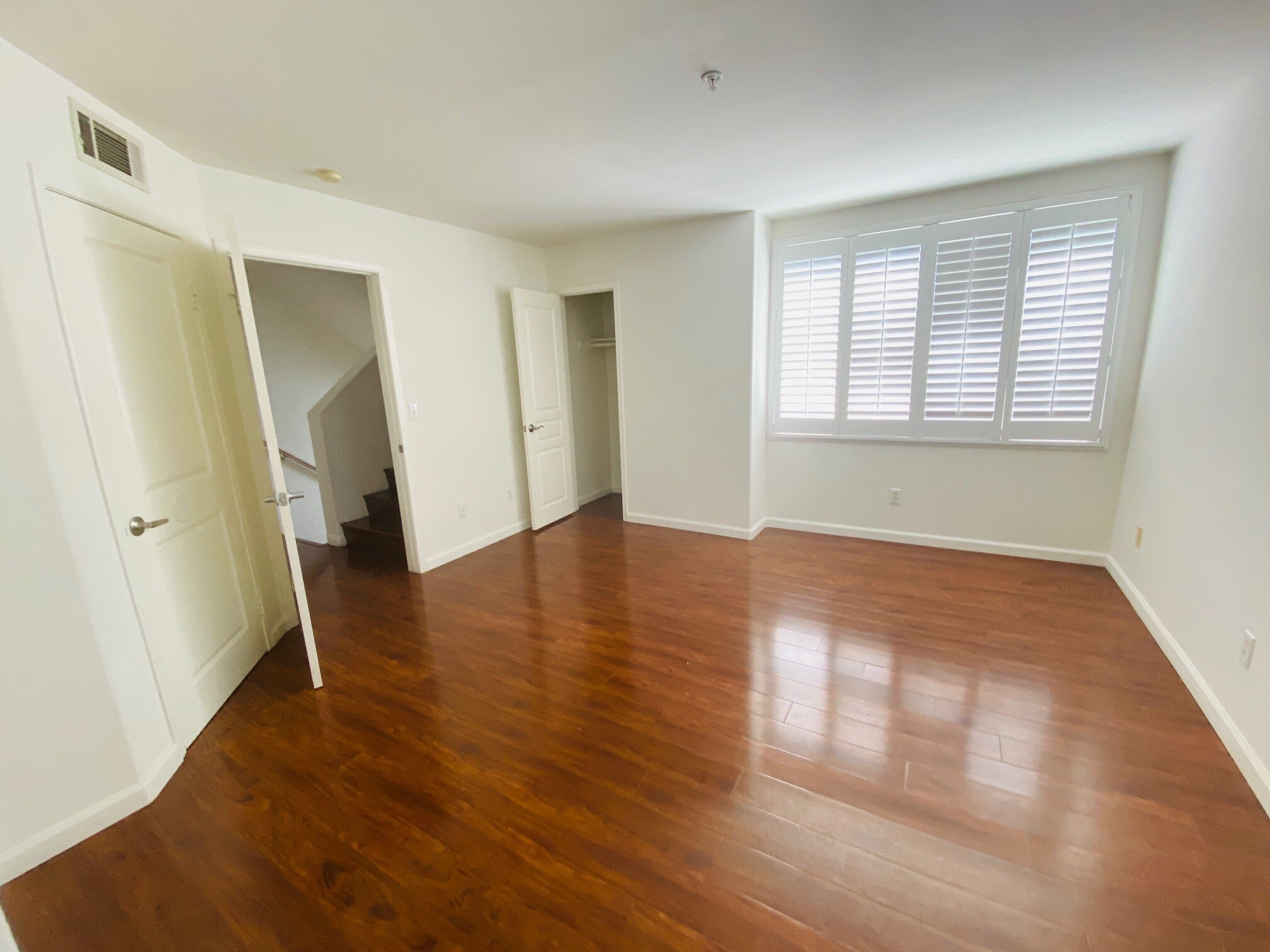 Building Photo - 305 W Newby Ave