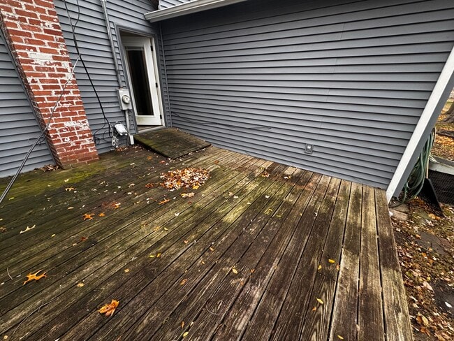 Building Photo - 935 Sheridan St