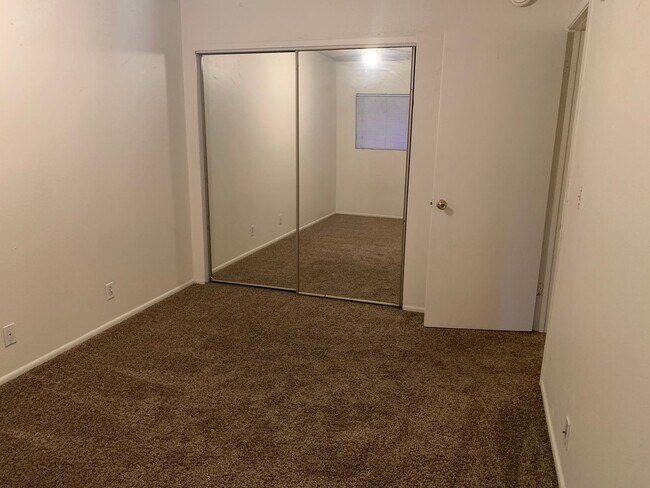 Building Photo - 286 W Palomino Dr