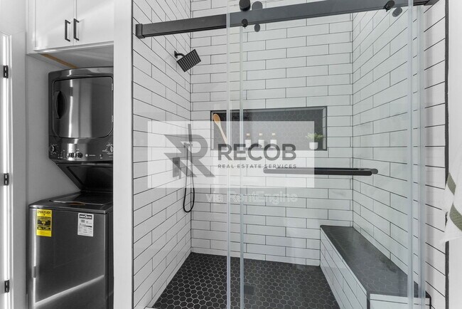 Building Photo - 2722 Nye St