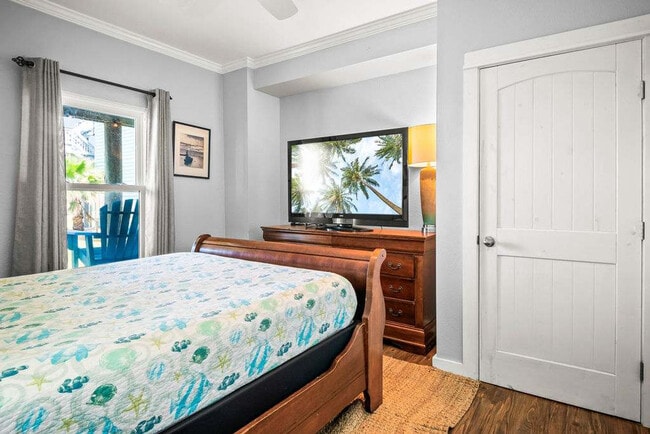 Building Photo - 165 Beach View