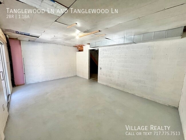 Building Photo - 442 Tanglewood Ln