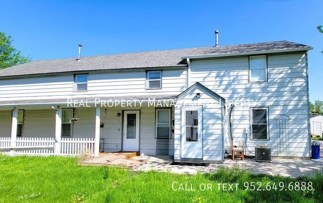 Building Photo - 412 N Cedar St