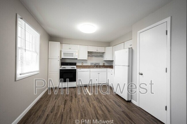Building Photo - 140 Maple Park Dr