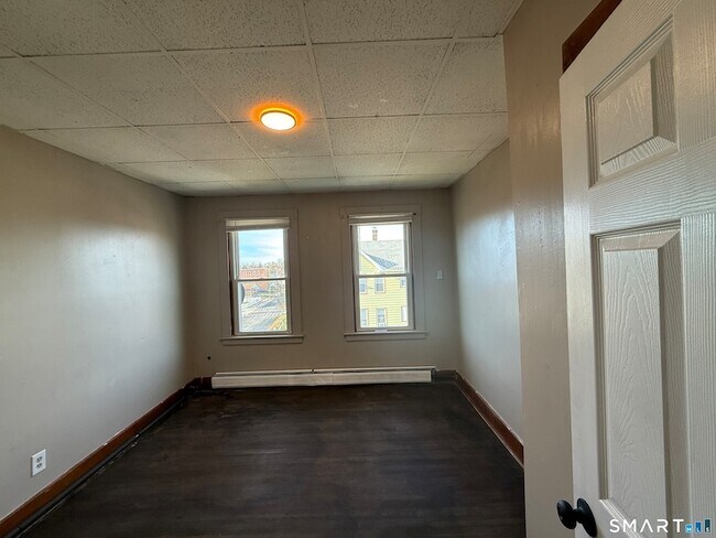 Building Photo - 154 Daly Ave